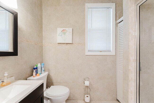 Building Photo - 700 E Palmetto Park Rd