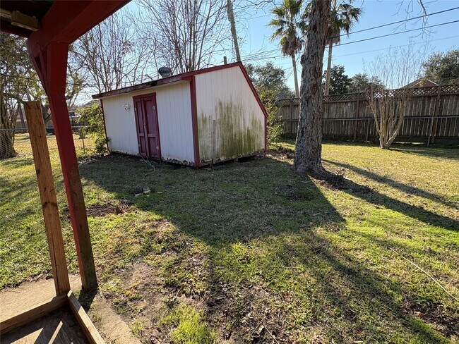 Building Photo - 610 Stoneledge Dr