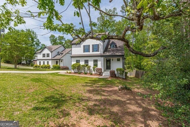 Building Photo - 1410 Eastland Rd SE