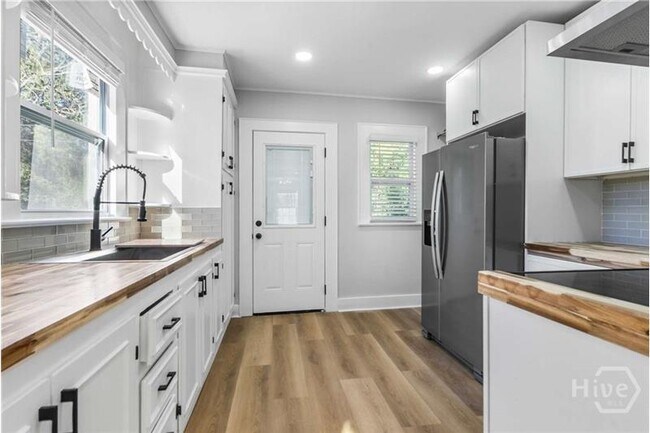 Building Photo - 2140 E 42nd St