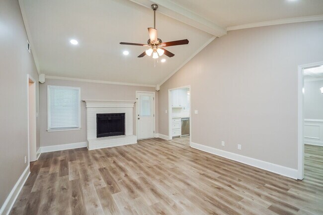 Building Photo - 1407 Hillside Pl SE