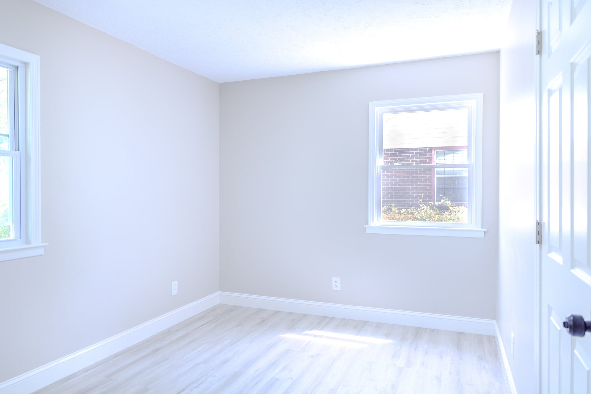 Building Photo - 1142 Riverside Cir