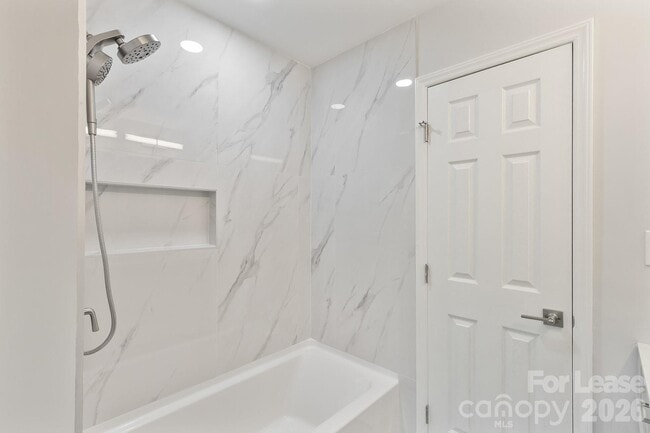 Building Photo - 100 Chadmore Dr