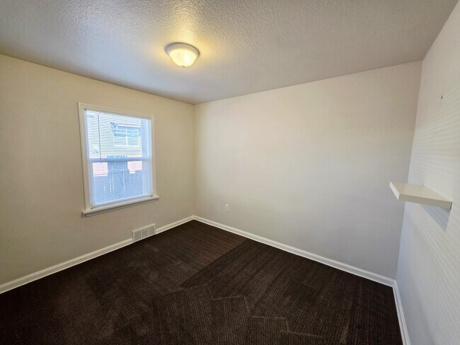 Building Photo - 1710 S Higbee Ave