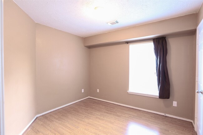 Building Photo - 17511 Bering Bridge Ln