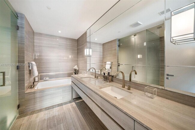 Building Photo - 18975 Collins Ave