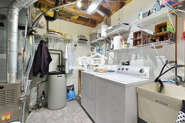 Building Photo - Available 12/1 - Beautiful Minnetonka Town...