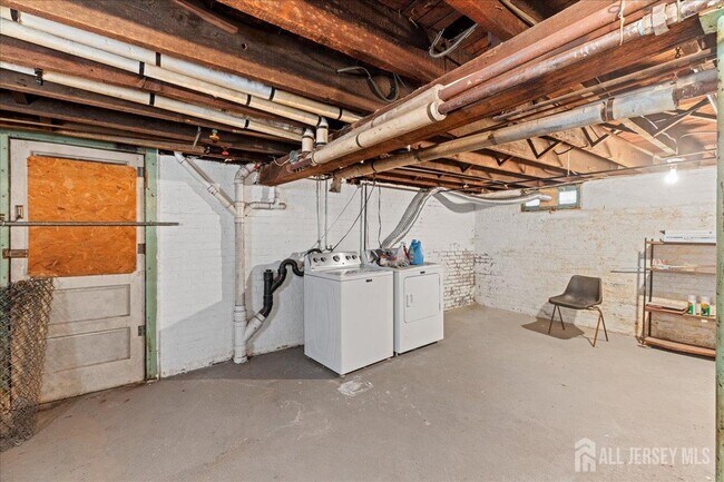 Building Photo - 104 Welton St