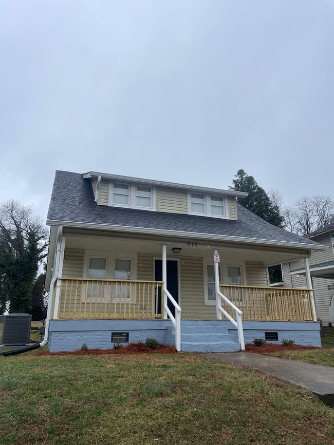 Building Photo - 816 Efird St