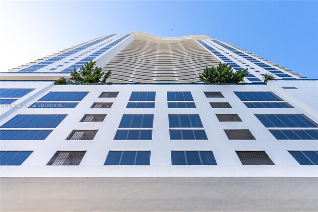 Building Photo - 1600 NE 1st Ave