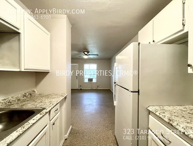 Building Photo - Charming 2-Bedroom Duplex in San Antonio -...