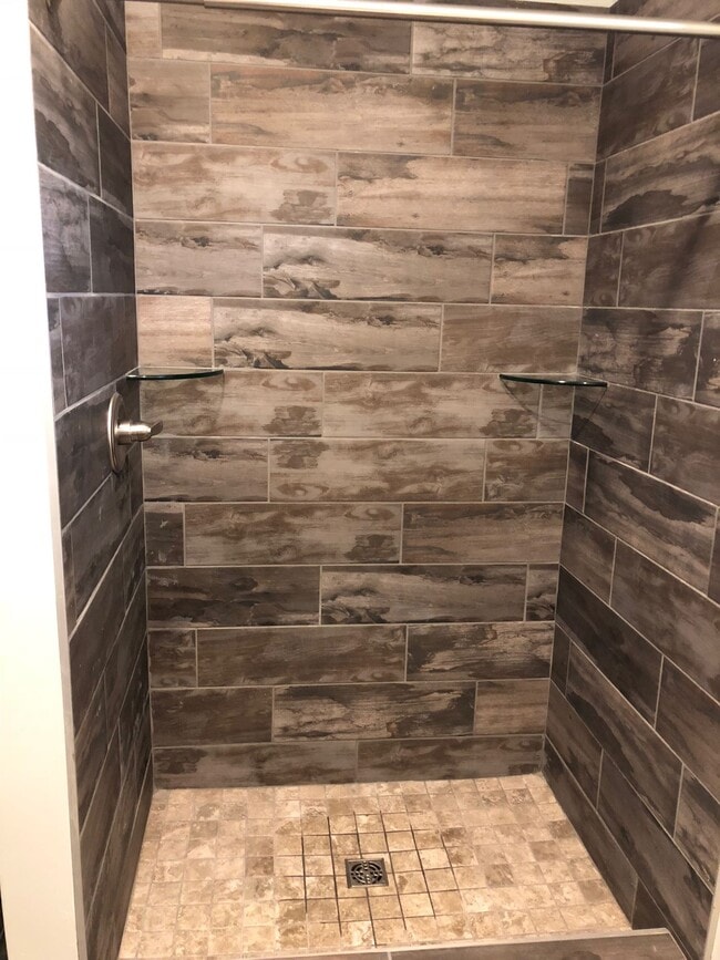 Building Photo - 1407 Poplar St