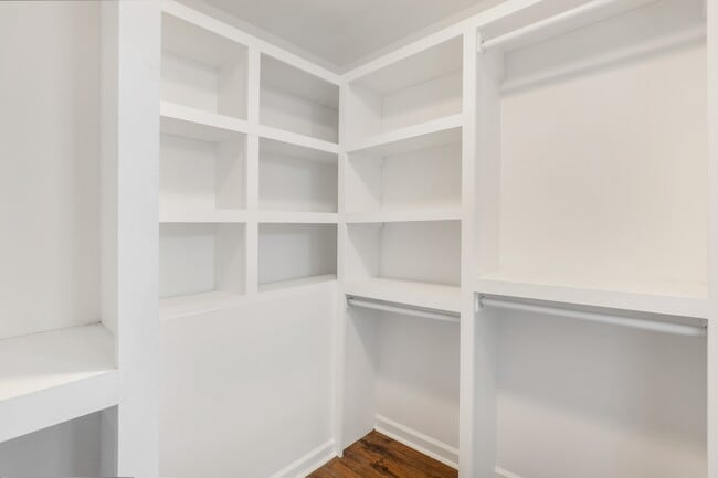 Building Photo - 4208 Longfellow Dr