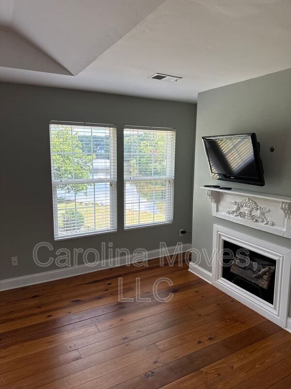 Building Photo - 2208 Howlong Ave