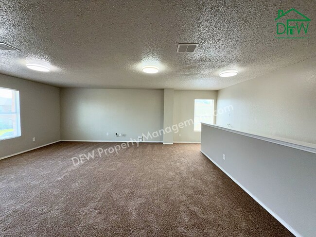 Building Photo - Spacious 4-Bedroom Home with Fireplace & Large Backyard in SW Fort Worth