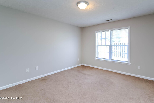 Building Photo - 105 Verona Dr