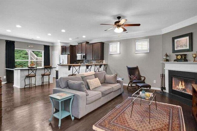 Building Photo - 307 Lakeside Ln