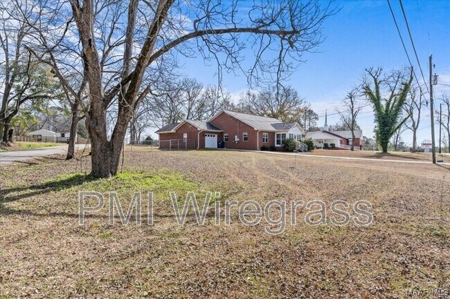 Building Photo - 209 E Mcgowan St