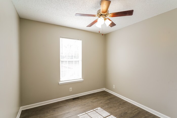Building Photo - 4041 New Grange Cir