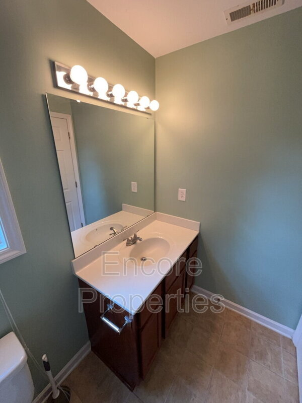 Building Photo - 821 Woodside Park Ln