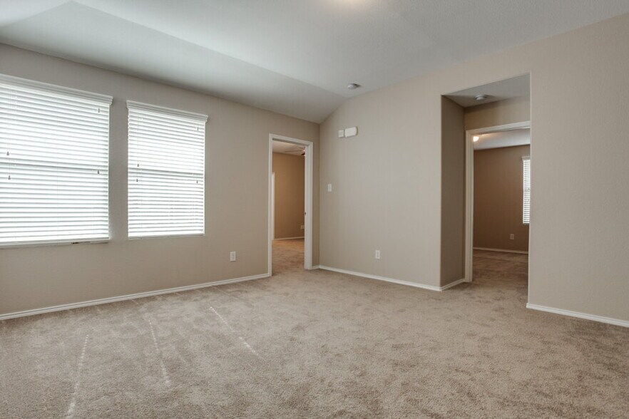 Building Photo - 698 Austin Ln