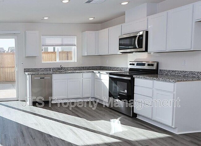 Building Photo - 2104 Shady Tree Cir