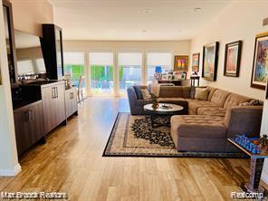 Building Photo - 4784 Valleyview Dr S