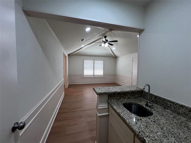 Building Photo - 2501 Primrose Dr