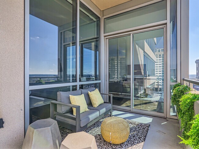 Building Photo - 2200 Victory Ave