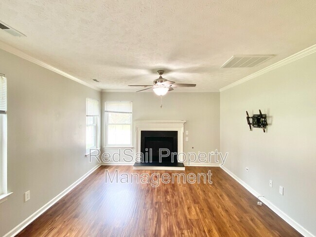 Building Photo - 200 Halles Run