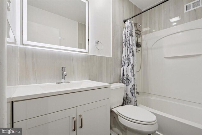 Building Photo - 1375 Abbey Way