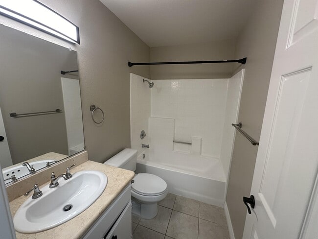 Building Photo - 9940 Highland Ave