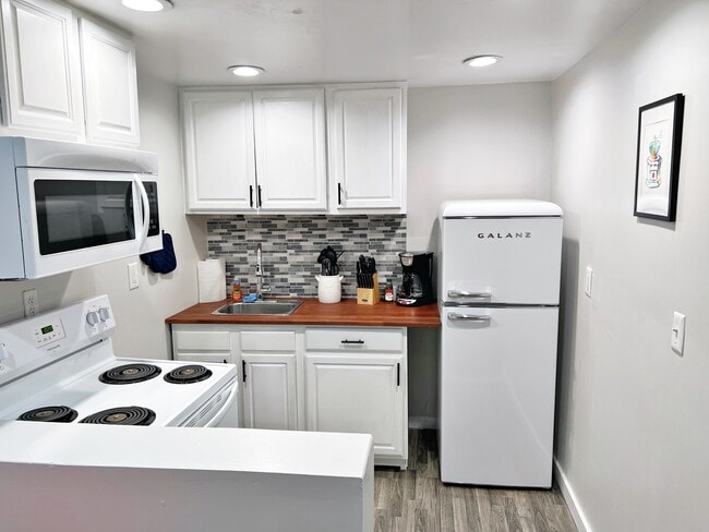 Building Photo - 855 C St