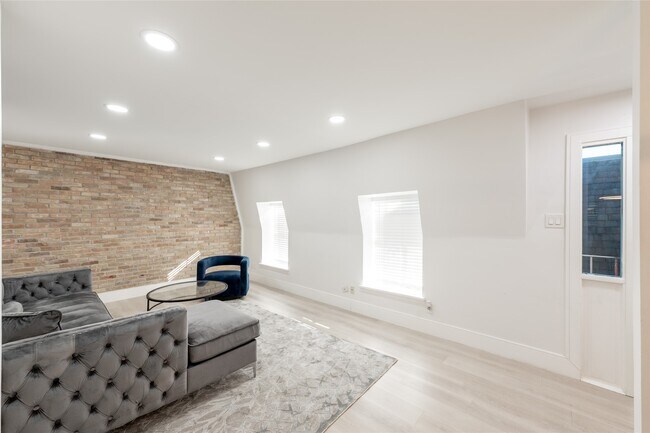 Building Photo - 2601 Marilee Ln