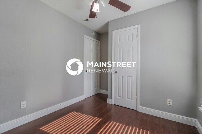 Building Photo - 3 Bedroom Pet-Friendly Home in Orlando, FL with Main Street Renewal