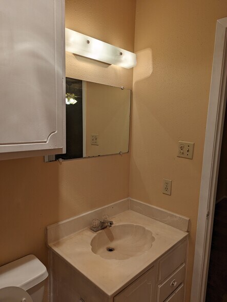 Building Photo - 1359 Bayou Dr