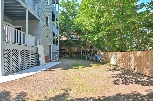 Building Photo - 28 Inman St