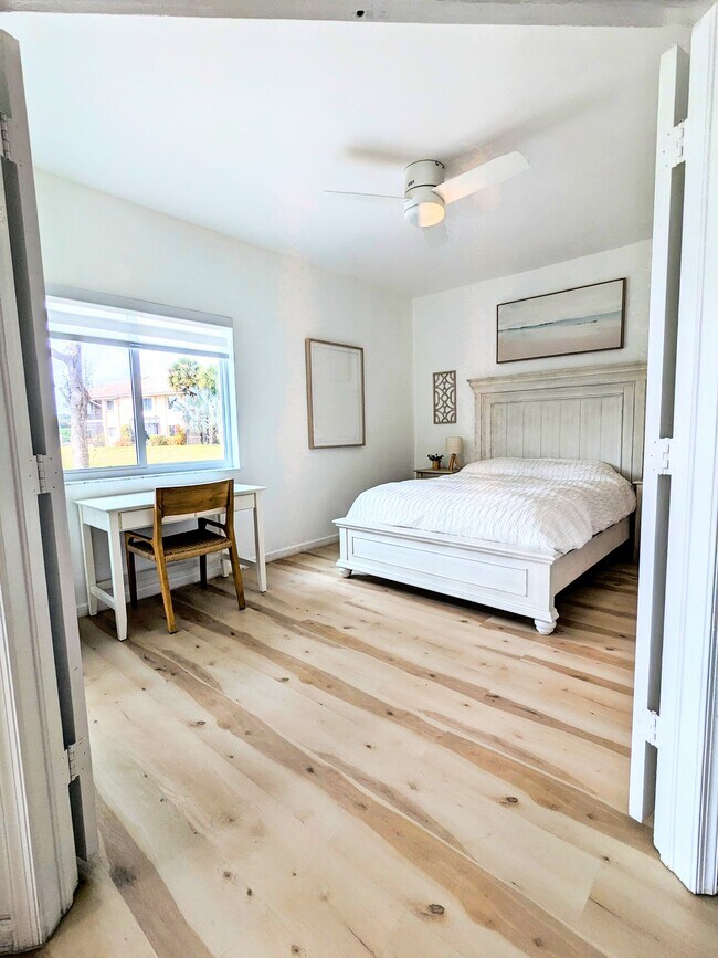 Building Photo - 23061 Aqua Vw