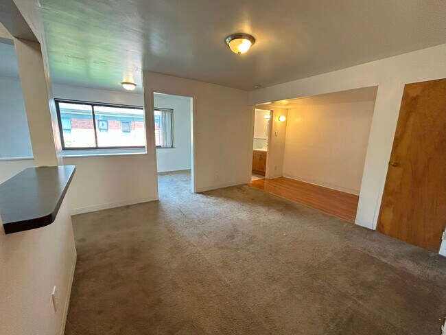 33 - Whitney Avenue Apartments