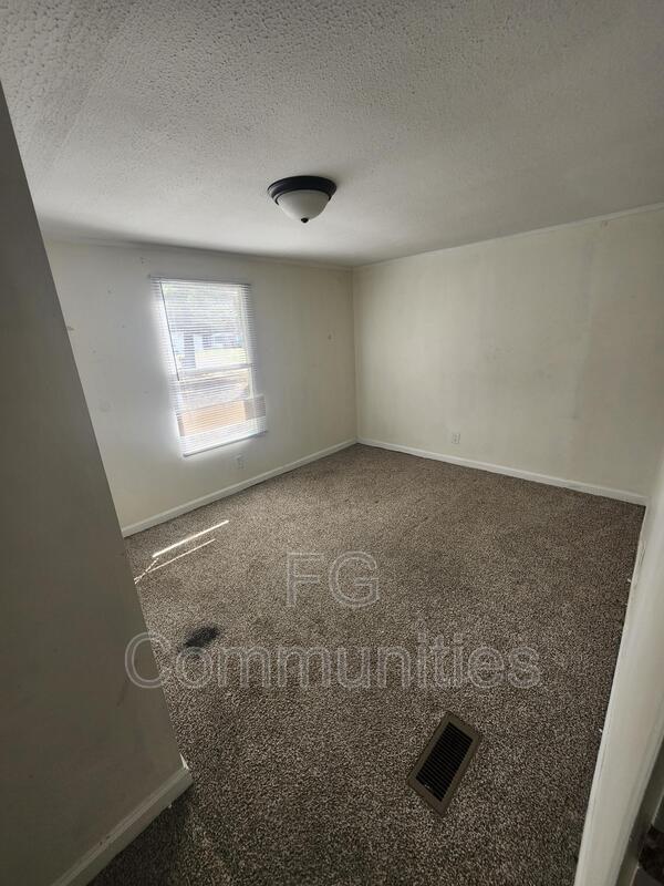 Building Photo - 1018 Crystal Blvd