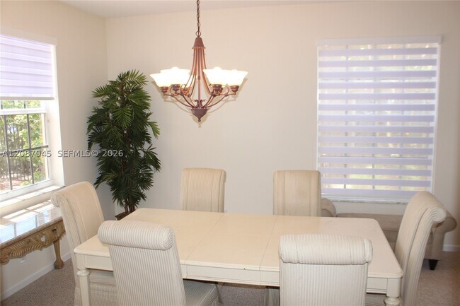 Building Photo - 2568 Jardin Dr
