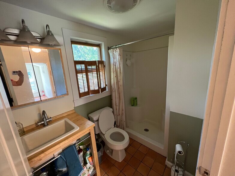 Upstairs bathroom - 274 Prospect St