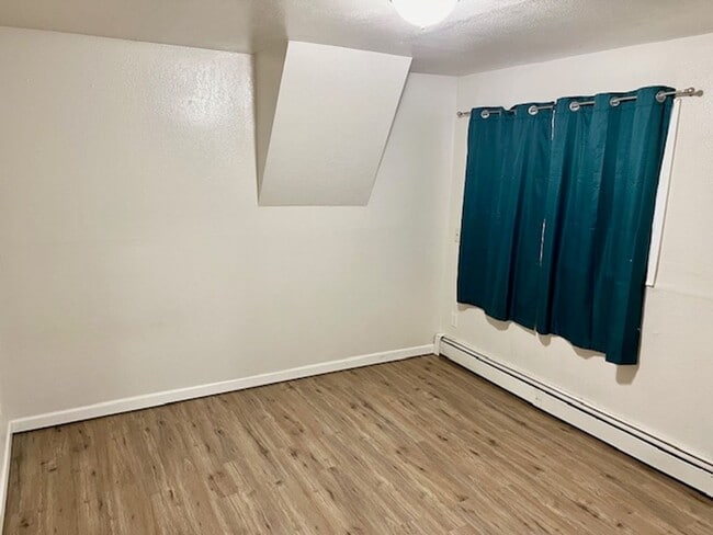 Building Photo - Midtown 3 Bed Apt. w/ 2 Car Garage