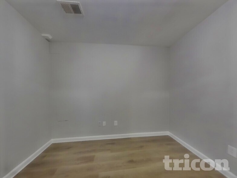 Building Photo - 1614 Thomas Rd