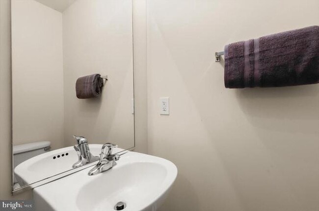 Building Photo - 1 Karendale Ct