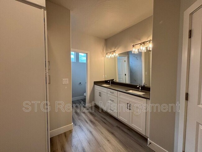 Building Photo - 1073 S 4380 W