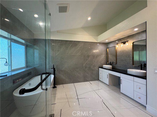 Building Photo - 13745 Moonshadow Pl