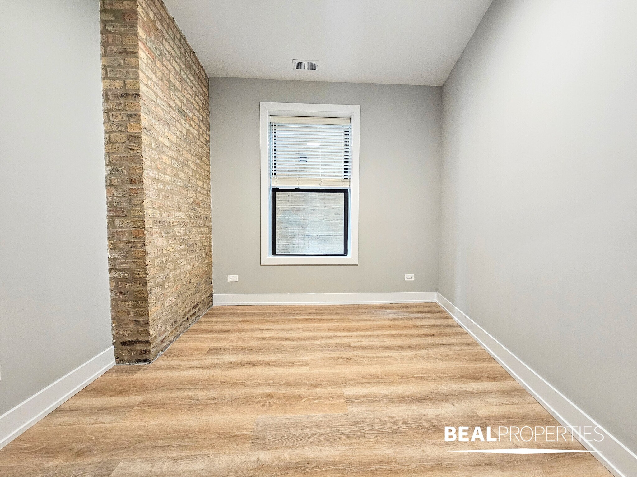 Building Photo - 428 W Belden Ave