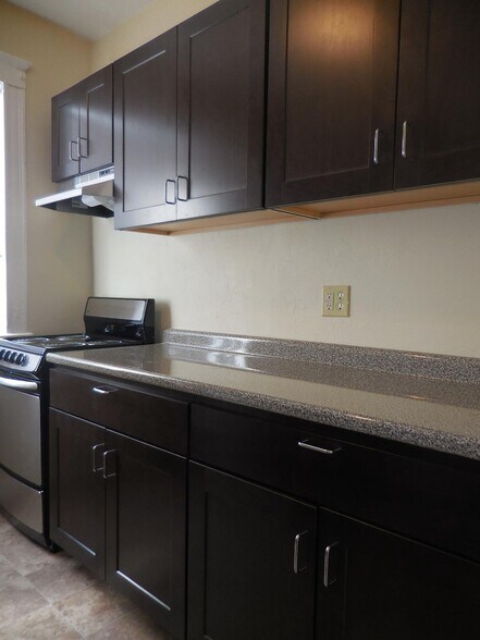 Building Photo - 165 Kelton St