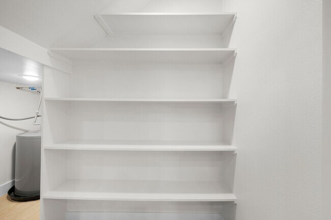 Building Photo - BRAND NEW 4 Bed/4 Bath Townhome Available ...